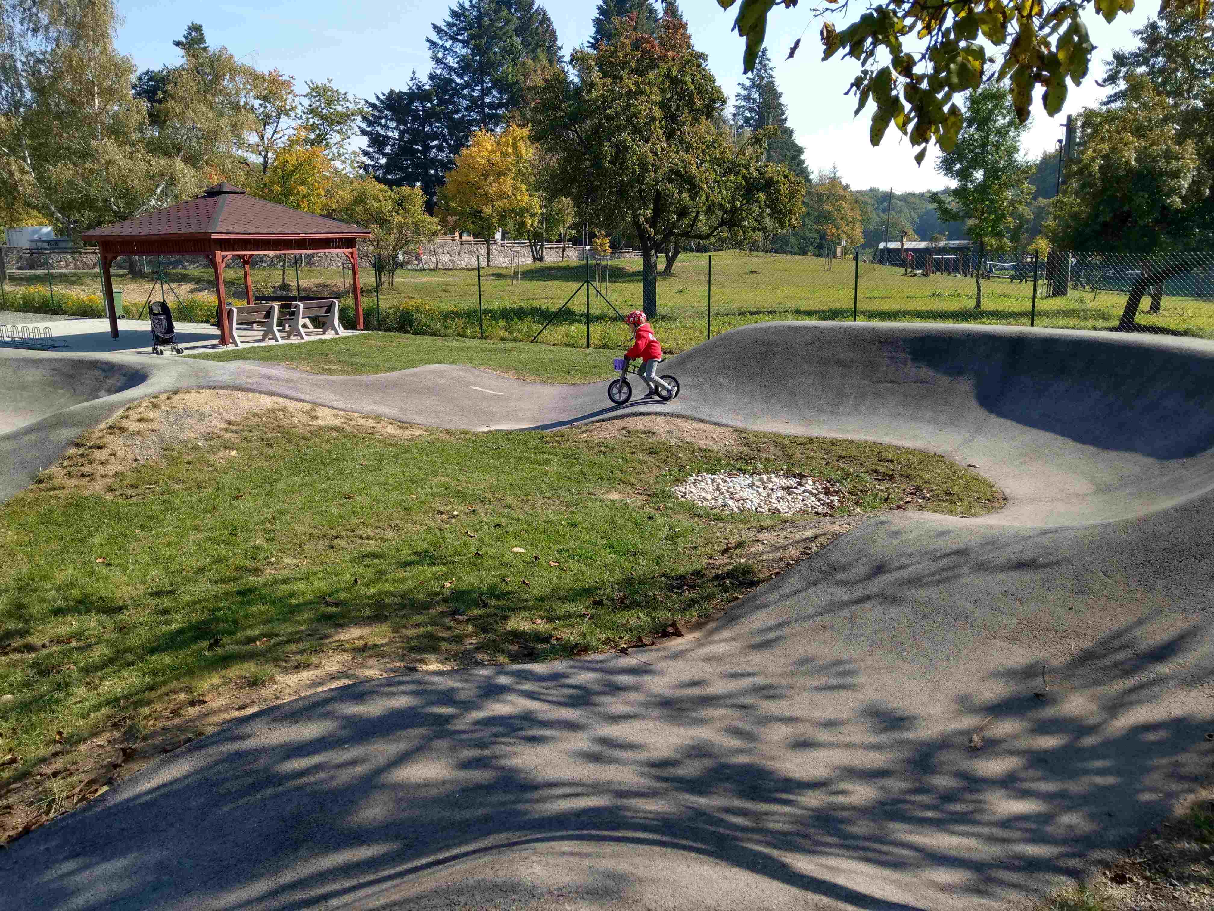 Bike pump track